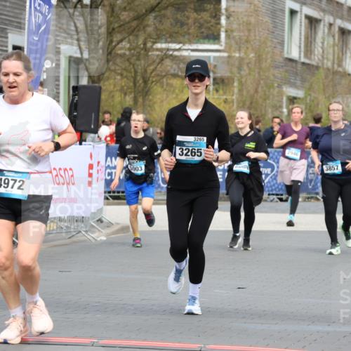 12.04.2026 - 45. Internationalen Wilhelmsburger Insellauf Strokosch-Dieckow http://msf.ph/oto/9485416 12.04.2026 13:20:07 Ziel 2799, 4972, 3265 meine-sportfotos.de