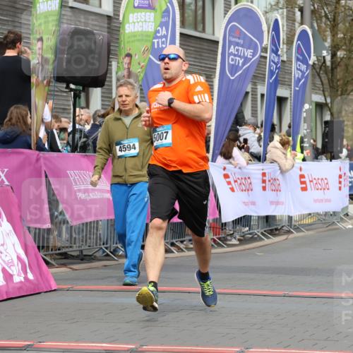 12.04.2026 - 45. Internationalen Wilhelmsburger Insellauf Strokosch-Dieckow http://msf.ph/oto/9485544 12.04.2026 13:19:51 Ziel 5007, 4594, 4984, 3927 meine-sportfotos.de
