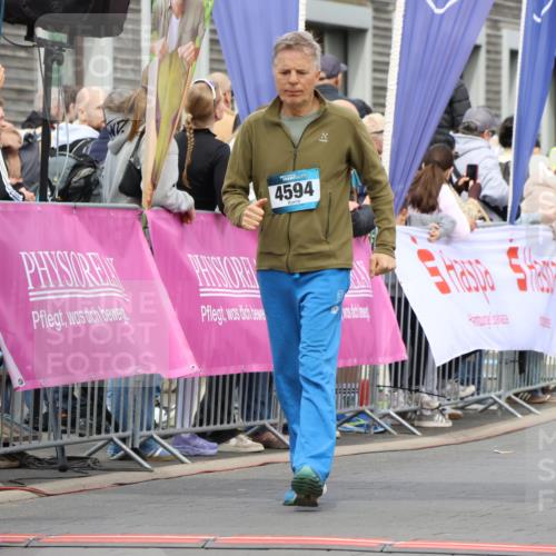 12.04.2026 - 45. Internationalen Wilhelmsburger Insellauf Strokosch-Dieckow http://msf.ph/oto/9485587 12.04.2026 13:19:50 Ziel 2027, 5007, 4594, 4984, 3927 meine-sportfotos.de
