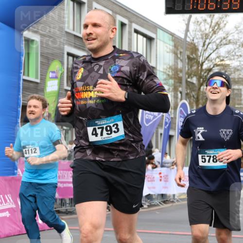 12.04.2026 - 45. Internationalen Wilhelmsburger Insellauf Strokosch-Dieckow http://msf.ph/oto/9485641 12.04.2026 13:19:38 Ziel 5019, 4543, 4793, 5786, 4112, 3071 meine-sportfotos.de
