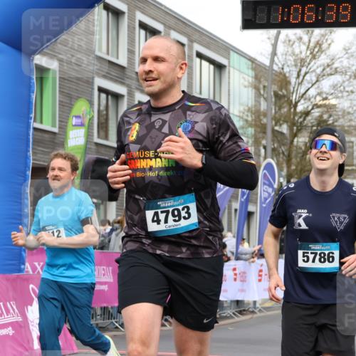 12.04.2026 - 45. Internationalen Wilhelmsburger Insellauf Strokosch-Dieckow http://msf.ph/oto/9485649 12.04.2026 13:19:38 Ziel 5019, 4543, 4793, 5786, 4112, 3071 meine-sportfotos.de