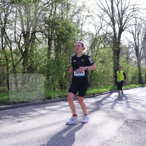 12.04.2026 - 45. Internationalen Wilhelmsburger Insellauf Yannick Fuchs http://msf.ph/oto/9485690 12.04.2026 10:34:54 Laufen 2845 meine-sportfotos.de