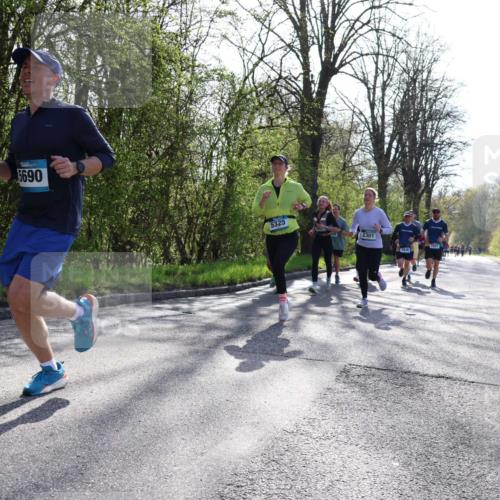12.04.2026 - 45. Internationalen Wilhelmsburger Insellauf Yannick Fuchs http://msf.ph/oto/9485780 12.04.2026 10:35:04 Laufen 5690, 5325, 2301, 5046 meine-sportfotos.de