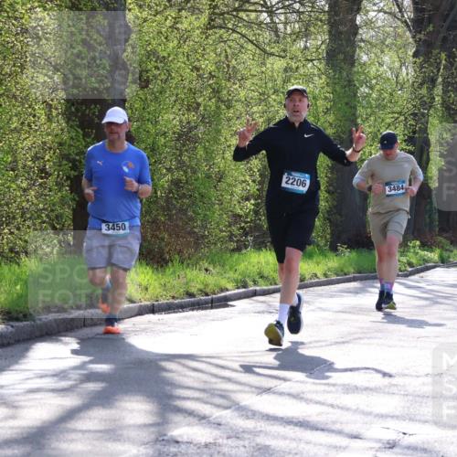 12.04.2026 - 45. Internationalen Wilhelmsburger Insellauf Yannick Fuchs http://msf.ph/oto/9486167 12.04.2026 10:35:48 Laufen 3450, 2206, 3484, 57, 672 meine-sportfotos.de