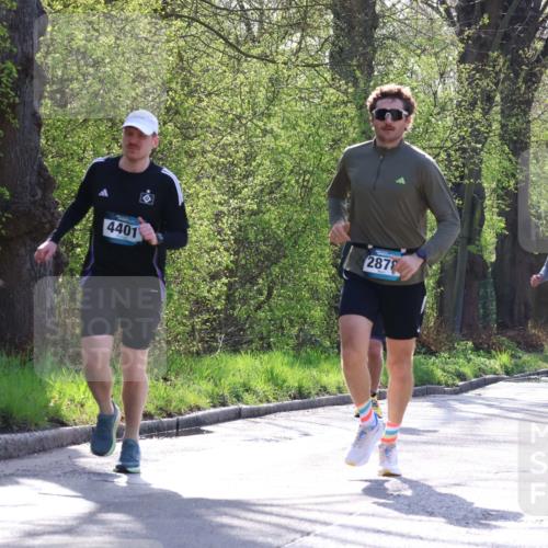 12.04.2026 - 45. Internationalen Wilhelmsburger Insellauf Yannick Fuchs http://msf.ph/oto/9486252 12.04.2026 10:30:01 Laufen 4401, 2878, 5688, 3534, 309 meine-sportfotos.de
