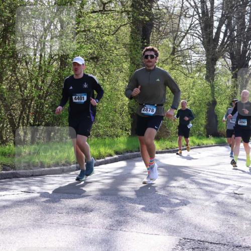 12.04.2026 - 45. Internationalen Wilhelmsburger Insellauf Yannick Fuchs http://msf.ph/oto/9486274 12.04.2026 10:30:02 Laufen 4401, 2878, 5688, 3090 meine-sportfotos.de