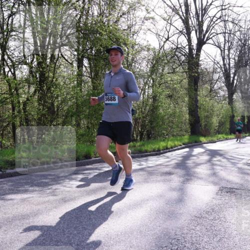 12.04.2026 - 45. Internationalen Wilhelmsburger Insellauf Yannick Fuchs http://msf.ph/oto/9486312 12.04.2026 10:30:07 Laufen 5688 meine-sportfotos.de