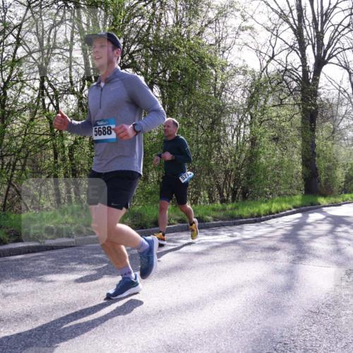 12.04.2026 - 45. Internationalen Wilhelmsburger Insellauf Yannick Fuchs http://msf.ph/oto/9486317 12.04.2026 10:30:07 Laufen 5688, 527 meine-sportfotos.de