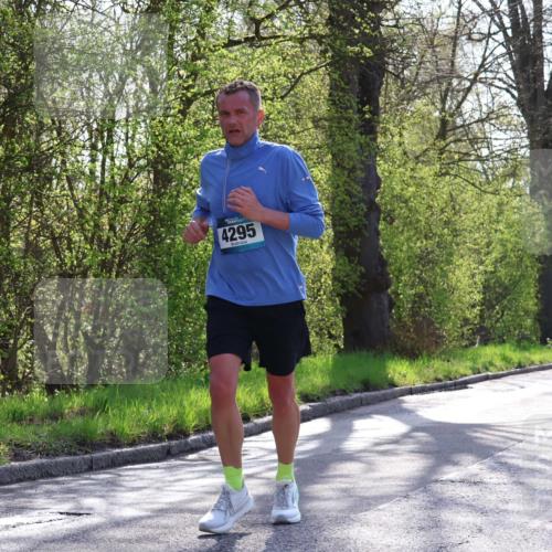 12.04.2026 - 45. Internationalen Wilhelmsburger Insellauf Yannick Fuchs http://msf.ph/oto/9486391 12.04.2026 10:30:16 Laufen 4295, 5560, 4645 meine-sportfotos.de