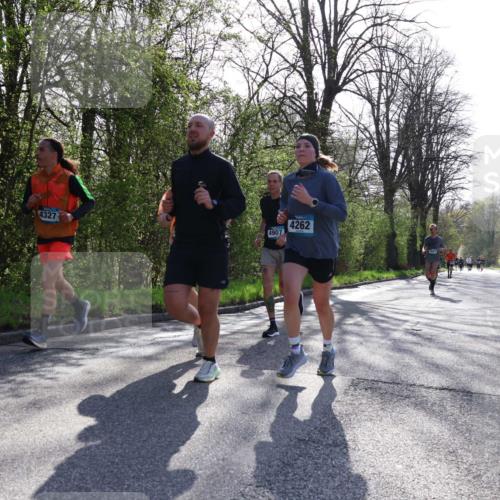 12.04.2026 - 45. Internationalen Wilhelmsburger Insellauf Yannick Fuchs http://msf.ph/oto/9486544 12.04.2026 10:30:30 Laufen 4327, 4907, 4262 meine-sportfotos.de