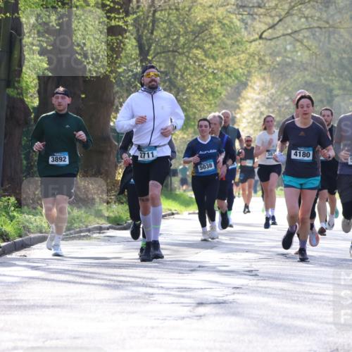 12.04.2026 - 45. Internationalen Wilhelmsburger Insellauf Yannick Fuchs http://msf.ph/oto/9486658 12.04.2026 10:30:42 Laufen 3892, 2711, 383, 4180, 5038, 5416 meine-sportfotos.de