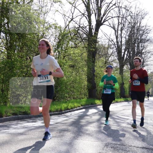 12.04.2026 - 45. Internationalen Wilhelmsburger Insellauf Yannick Fuchs http://msf.ph/oto/9486816 12.04.2026 10:30:58 Laufen 3831, 3991, 4042 meine-sportfotos.de