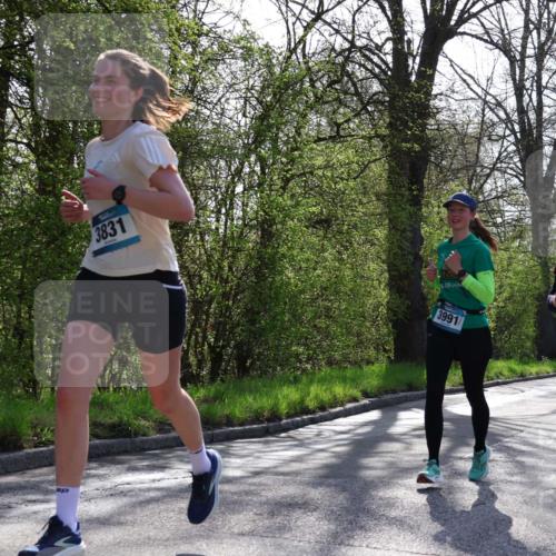 12.04.2026 - 45. Internationalen Wilhelmsburger Insellauf Yannick Fuchs http://msf.ph/oto/9486817 12.04.2026 10:30:59 Laufen 3831, 4042, 3991 meine-sportfotos.de