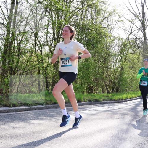 12.04.2026 - 45. Internationalen Wilhelmsburger Insellauf Yannick Fuchs http://msf.ph/oto/9486821 12.04.2026 10:30:59 Laufen 3831, 4042, 3991 meine-sportfotos.de