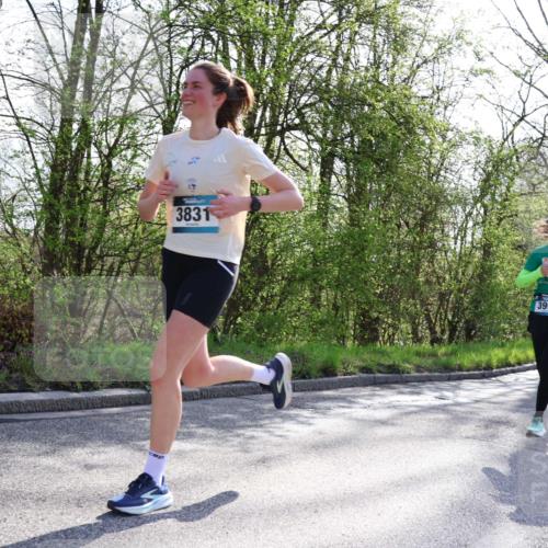 12.04.2026 - 45. Internationalen Wilhelmsburger Insellauf Yannick Fuchs http://msf.ph/oto/9486823 12.04.2026 10:30:59 Laufen 3831, 3991, 4042 meine-sportfotos.de