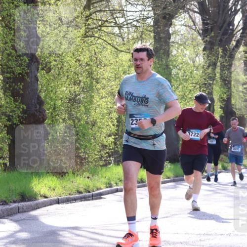 12.04.2026 - 45. Internationalen Wilhelmsburger Insellauf Yannick Fuchs http://msf.ph/oto/9486945 12.04.2026 10:37:10 Laufen 21, 0975, 23, 3722, 3007, 3695, 5035, 2231, 2 meine-sportfotos.de