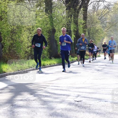12.04.2026 - 45. Internationalen Wilhelmsburger Insellauf Yannick Fuchs http://msf.ph/oto/9487197 12.04.2026 10:31:44 Laufen 5442, 2065, 5337, 2724, 4483 meine-sportfotos.de