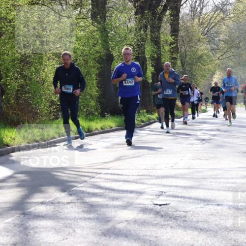 12.04.2026 - 45. Internationalen Wilhelmsburger Insellauf Yannick Fuchs http://msf.ph/oto/9487202 12.04.2026 10:31:44 Laufen 5442, 2065, 5337, 4483 meine-sportfotos.de