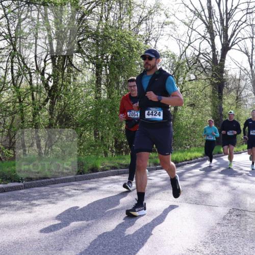 12.04.2026 - 45. Internationalen Wilhelmsburger Insellauf Yannick Fuchs http://msf.ph/oto/9487217 12.04.2026 10:37:33 Laufen 2054, 4424, 2992, 2846, 4088 meine-sportfotos.de