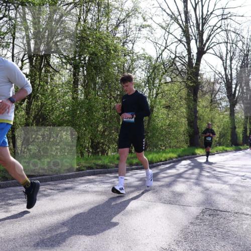 12.04.2026 - 45. Internationalen Wilhelmsburger Insellauf Yannick Fuchs http://msf.ph/oto/9487295 12.04.2026 10:37:40 Laufen 5360, 3363, 3186 meine-sportfotos.de