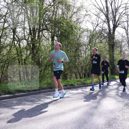 12.04.2026 - 45. Internationalen Wilhelmsburger Insellauf Yannick Fuchs http://msf.ph/oto/9487490 12.04.2026 10:32:15 Laufen 2039, 3091, 4615 meine-sportfotos.de