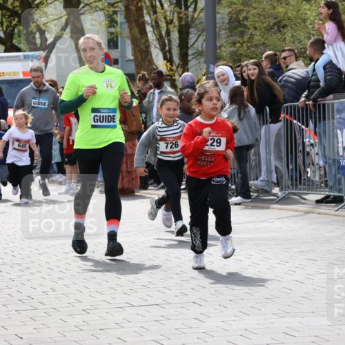 12.04.2026 - 45. Internationalen Wilhelmsburger Insellauf Strokosch-Dieckow http://msf.ph/oto/9487618 12.04.2026 14:10:32 Ziel 708, 615, 184, 187, 42, 706, 246, 243, 717, 724, 929, 722, 239, 704, 725, 1521, 714, 726, 229, 553, 204 meine-sportfotos.de