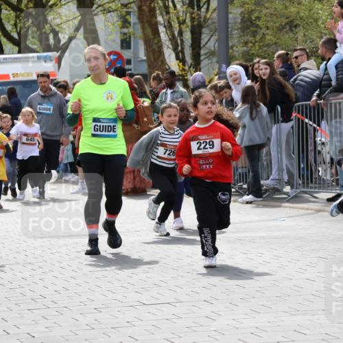 12.04.2026 - 45. Internationalen Wilhelmsburger Insellauf Strokosch-Dieckow http://msf.ph/oto/9487652 12.04.2026 14:10:32 Ziel 708, 615, 184, 187, 42, 706, 246, 243, 717, 724, 929, 722, 239, 704, 725, 1521, 714, 726, 229, 553, 204 meine-sportfotos.de
