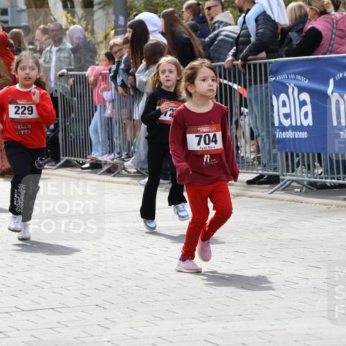 12.04.2026 - 45. Internationalen Wilhelmsburger Insellauf Strokosch-Dieckow http://msf.ph/oto/9487686 12.04.2026 14:10:31 Ziel 1513, 909, 708, 615, 184, 187, 42, 706, 246, 243, 717, 724, 929, 722, 239, 704, 725, 1521, 714, 726, 229 meine-sportfotos.de