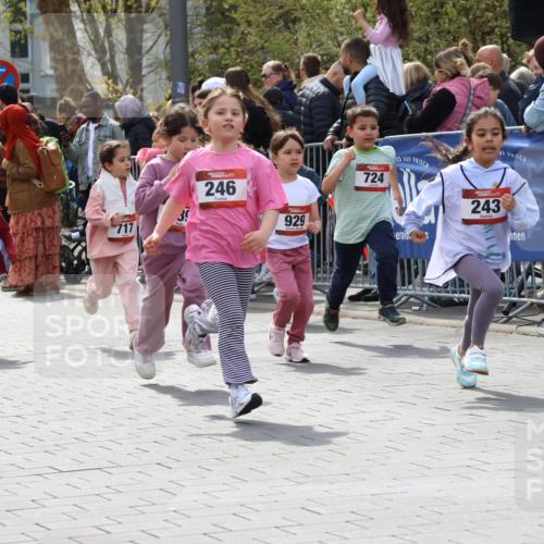 12.04.2026 - 45. Internationalen Wilhelmsburger Insellauf Strokosch-Dieckow http://msf.ph/oto/9487727 12.04.2026 14:10:29 Ziel 963, 1513, 909, 708, 615, 184, 187, 42, 706, 246, 243, 717, 724, 929, 722, 239, 704, 725, 1521, 714, 726 meine-sportfotos.de