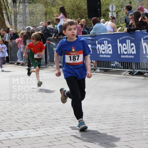 12.04.2026 - 45. Internationalen Wilhelmsburger Insellauf Strokosch-Dieckow http://msf.ph/oto/9487795 12.04.2026 14:10:26 Ziel 218, 203, 633, 963, 1513, 909, 708, 615, 184, 187, 42, 706, 246, 243, 717, 724, 929 meine-sportfotos.de