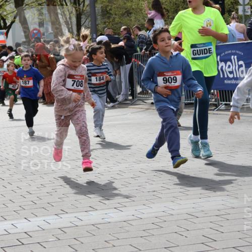 12.04.2026 - 45. Internationalen Wilhelmsburger Insellauf Strokosch-Dieckow http://msf.ph/oto/9487837 12.04.2026 14:10:23 Ziel 60, 746, 664, 218, 203, 633, 963, 1513, 909, 708, 615, 184, 187, 42, 706, 246 meine-sportfotos.de