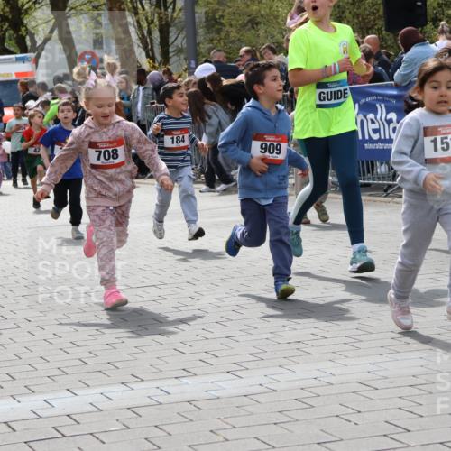 12.04.2026 - 45. Internationalen Wilhelmsburger Insellauf Strokosch-Dieckow http://msf.ph/oto/9487870 12.04.2026 14:10:23 Ziel 60, 746, 664, 218, 203, 633, 963, 1513, 909, 708, 615, 184, 187, 42, 706, 246 meine-sportfotos.de