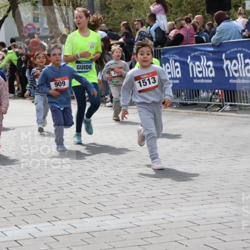 12.04.2026 - 45. Internationalen Wilhelmsburger Insellauf Strokosch-Dieckow http://msf.ph/oto/9487898 12.04.2026 14:10:22 Ziel 60, 746, 664, 218, 203, 633, 963, 1513, 909, 708, 615, 184, 187 meine-sportfotos.de