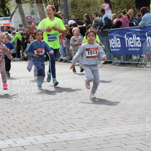 12.04.2026 - 45. Internationalen Wilhelmsburger Insellauf Strokosch-Dieckow http://msf.ph/oto/9487922 12.04.2026 14:10:22 Ziel 60, 746, 664, 218, 203, 633, 963, 1513, 909, 708, 615, 184, 187 meine-sportfotos.de