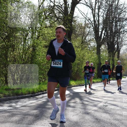 12.04.2026 - 45. Internationalen Wilhelmsburger Insellauf Yannick Fuchs http://msf.ph/oto/9487937 12.04.2026 10:33:01 Laufen 5824, 2102, 2813, 2656, 104 meine-sportfotos.de