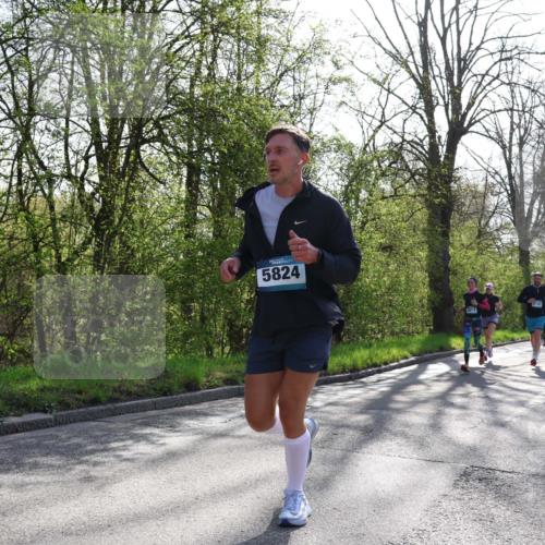 12.04.2026 - 45. Internationalen Wilhelmsburger Insellauf Yannick Fuchs http://msf.ph/oto/9487946 12.04.2026 10:33:02 Laufen 5824, 2813, 2656, 104 meine-sportfotos.de