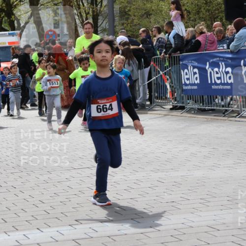 12.04.2026 - 45. Internationalen Wilhelmsburger Insellauf Strokosch-Dieckow http://msf.ph/oto/9487983 12.04.2026 14:10:20 Ziel 205, 153, 48, 86, 132, 417, 60, 746, 664, 218, 203, 633, 963, 1513, 909, 708, 615 meine-sportfotos.de
