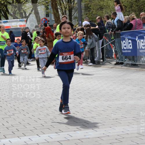 12.04.2026 - 45. Internationalen Wilhelmsburger Insellauf Strokosch-Dieckow http://msf.ph/oto/9487999 12.04.2026 14:10:19 Ziel 205, 153, 48, 86, 132, 417, 60, 746, 664, 218, 203, 633, 963, 1513, 909 meine-sportfotos.de