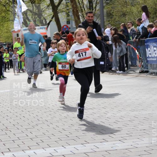 12.04.2026 - 45. Internationalen Wilhelmsburger Insellauf Strokosch-Dieckow http://msf.ph/oto/9488083 12.04.2026 14:10:14 Ziel 946, 738, 201, 189, 269, 1524, 961, 938, 198, 932, 639, 205, 153, 48, 86, 132, 417, 60, 746, 664, 218, 203 meine-sportfotos.de