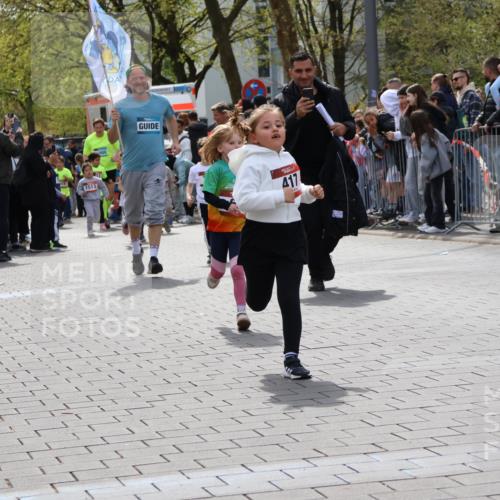 12.04.2026 - 45. Internationalen Wilhelmsburger Insellauf Strokosch-Dieckow http://msf.ph/oto/9488109 12.04.2026 14:10:14 Ziel 946, 738, 201, 189, 269, 1524, 961, 938, 198, 932, 639, 205, 153, 48, 86, 132, 417, 60, 746, 664, 218, 203 meine-sportfotos.de