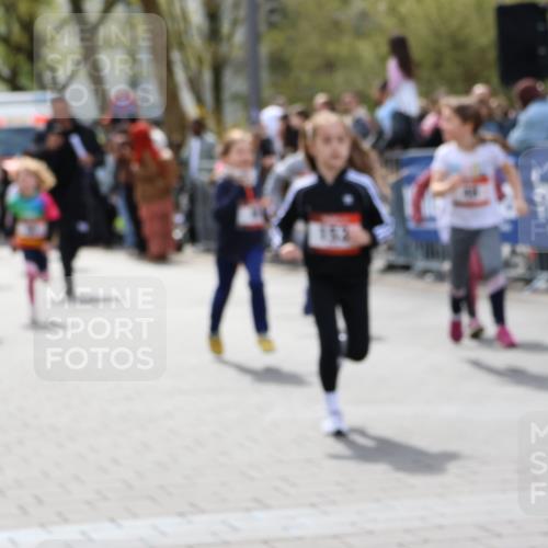 12.04.2026 - 45. Internationalen Wilhelmsburger Insellauf Strokosch-Dieckow http://msf.ph/oto/9488119 12.04.2026 14:10:13 Ziel 946, 738, 201, 189, 269, 1524, 961, 938, 198, 932, 639, 205, 153, 48, 86, 132, 417, 60, 746, 664 meine-sportfotos.de