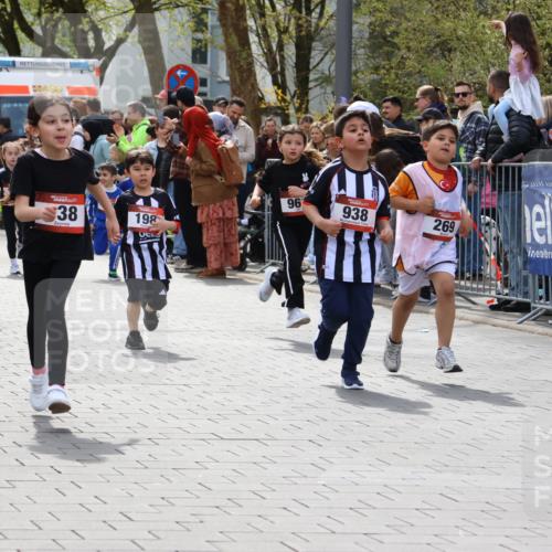 12.04.2026 - 45. Internationalen Wilhelmsburger Insellauf Strokosch-Dieckow http://msf.ph/oto/9488217 12.04.2026 14:10:07 Ziel 224, 745, 207, 920, 770, 182, 19, 913, 181, 529, 942, 157, 1518, 192, 946, 738, 201, 189, 269, 1524, 961, 938, 198, 932, 639 meine-sportfotos.de