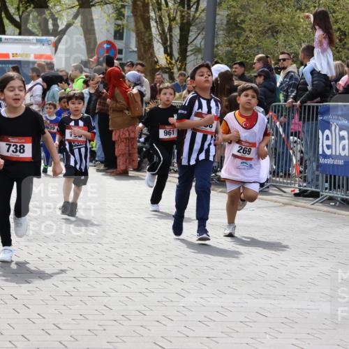 12.04.2026 - 45. Internationalen Wilhelmsburger Insellauf Strokosch-Dieckow http://msf.ph/oto/9488233 12.04.2026 14:10:07 Ziel 224, 745, 207, 920, 770, 182, 19, 913, 181, 529, 942, 157, 1518, 192, 946, 738, 201, 189, 269, 1524, 961, 938, 198, 932, 639 meine-sportfotos.de