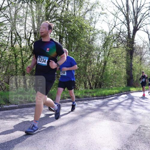 12.04.2026 - 45. Internationalen Wilhelmsburger Insellauf Yannick Fuchs http://msf.ph/oto/9488386 12.04.2026 10:39:34 Laufen 9, 3234, 4756, 5671 meine-sportfotos.de