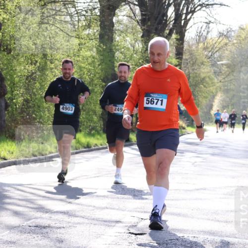 12.04.2026 - 45. Internationalen Wilhelmsburger Insellauf Yannick Fuchs http://msf.ph/oto/9488416 12.04.2026 10:39:36 Laufen 249, 4903, 5671 meine-sportfotos.de