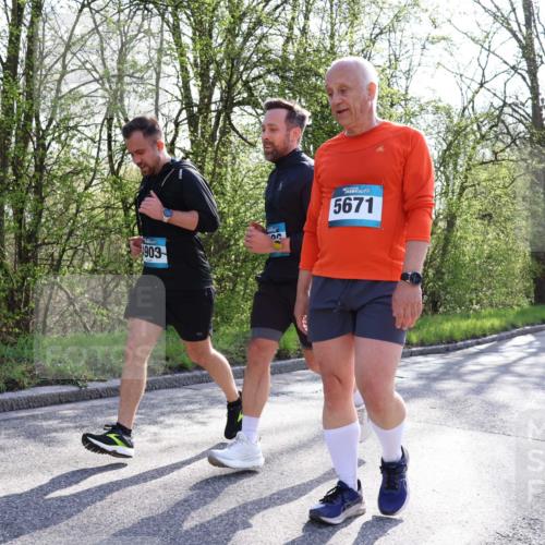 12.04.2026 - 45. Internationalen Wilhelmsburger Insellauf Yannick Fuchs http://msf.ph/oto/9488461 12.04.2026 10:39:40 Laufen 903, 5671, 7117, 2100 meine-sportfotos.de