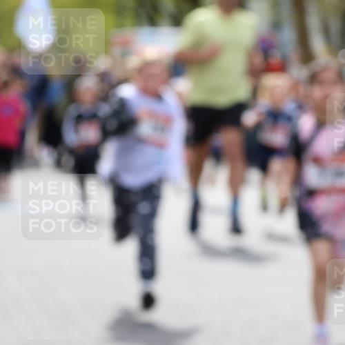 12.04.2026 - 45. Internationalen Wilhelmsburger Insellauf Strokosch-Dieckow http://msf.ph/oto/9488510 12.04.2026 14:09:54 Ziel 200, 563, 53, 712, 1512, 1525, 551, 764, 567, 720, 719, 907, 158, 268, 543, 721, 1503, 736, 715, 6, 1504, 412, 681, 640, 248, 441, 723, 119, 186 meine-sportfotos.de