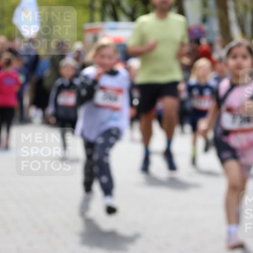 12.04.2026 - 45. Internationalen Wilhelmsburger Insellauf Strokosch-Dieckow http://msf.ph/oto/9488513 12.04.2026 14:09:54 Ziel 200, 563, 53, 712, 1512, 1525, 551, 764, 567, 720, 719, 907, 158, 268, 543, 721, 1503, 736, 715, 6, 1504, 412, 681, 640, 248, 441, 723, 119, 186 meine-sportfotos.de