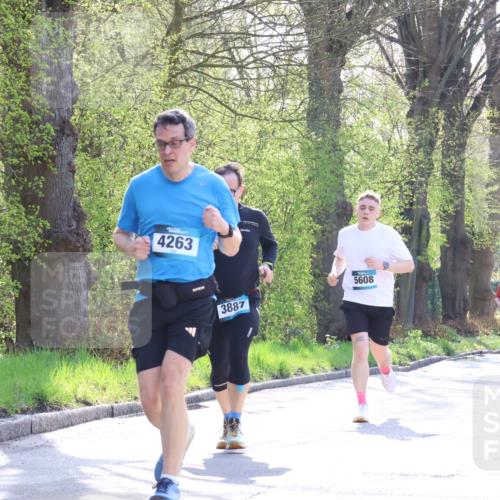 12.04.2026 - 45. Internationalen Wilhelmsburger Insellauf Yannick Fuchs http://msf.ph/oto/9488562 12.04.2026 10:39:57 Laufen 4263, 3887, 5608, 3923 meine-sportfotos.de