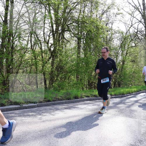 12.04.2026 - 45. Internationalen Wilhelmsburger Insellauf Yannick Fuchs http://msf.ph/oto/9488610 12.04.2026 10:40:00 Laufen 3887, 5608, 3923 meine-sportfotos.de